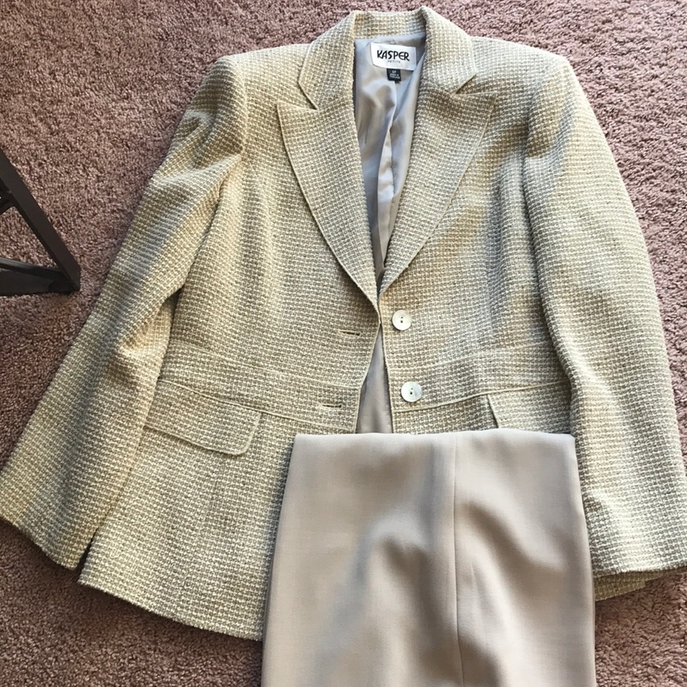 Women’s pant suit